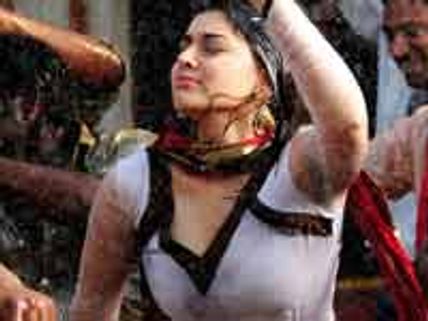 பாரிஸில் ஜெயம் ரவி-ஹன்ஸிகா!