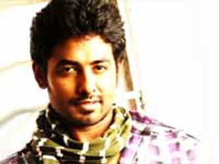 'ரெட்டச்சுழி' ஆரி நடிக்கும் தரணி! 