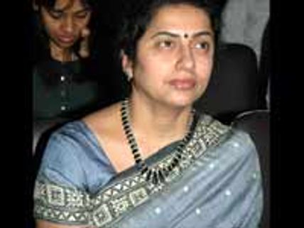 ராவணன் திருட்டு விசிடி... கமிஷனரிடம் சுஹாஸினி புகார்!