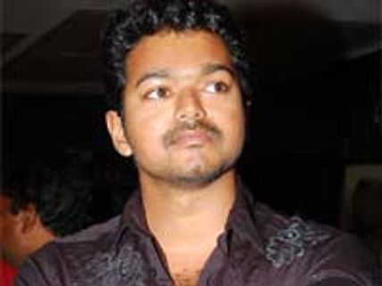 ரசிகர்கள் அபிமான நடிகர்-விஜய்க்கு உதயநிதி ஸ்டாலின் விருது