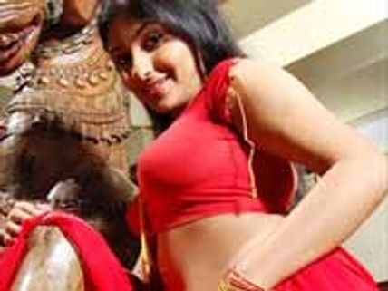 'சிலந்தி' மோனிகாவின் 'நரன்'!