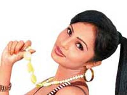 'மலர் மேல்நிலைப் பள்ளி' ஹசிகா!