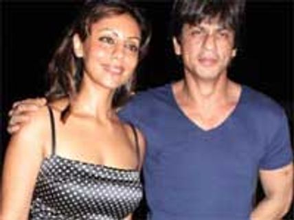 மனைவியுடன் நடிக்கப் போகும் விளம்பரப் படம்-பதட்டத்தில் ஷாருக் கான்