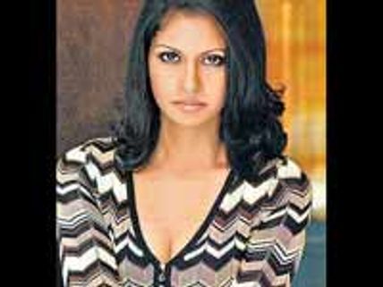 எனது வாழ்க்கையை அழித்து விட்டார் லாரா-ஸ்வேதா குமுறல்