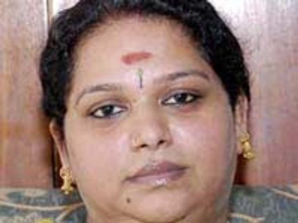 ரமலத்துக்கு வைர நெக்லஸ் கொடுத்தாரா நயனதாரா?