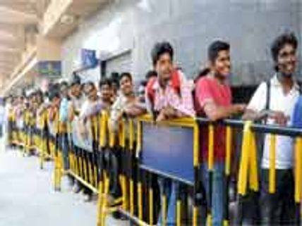 4 மணி நேரத்தில் ரூ 50 லட்சம்-டிக்கெட் விற்பனையில் எந்திரன் சாதனை!