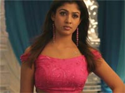 நயனதாராவை சீதையாக நடிக்க வைக்க தெலுங்குத் திரையுலகம் எதிர்ப்பு