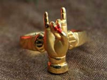 பிஆர்ஓ நிகிலுக்கு ரஜினி தந்த பரிசு மோதிரம்