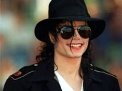 1  கோடிக்கு ஏலம் போன மைக்கேல் ஜாக்சனின் கூடைப் பந்து: ரூ. 69.3 லட்சத்திற்கு போன ஜெர்சி