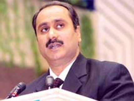 பத்து பேரை அடிக்கும் நோஞ்சான் நடிகர்-என்னிடம் மோதத் தயாரா? அன்புமணி சவால்!