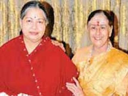 ஏழுமலையானுக்கு ரூ 15 கோடி மதிப்புள்ள நிலம் வழங்கிய காஞ்சனா!