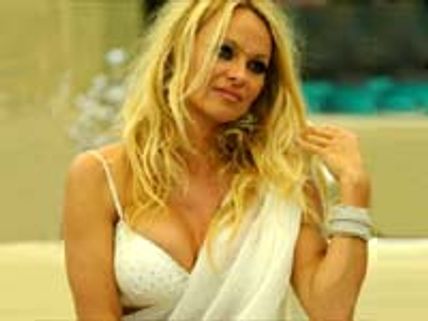 பிக் பாஸ் வீட்டுக்கு சேலை கட்டி வந்த பமீலா