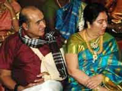 'வனிதாவை ஏன் கைது செய்யவில்லை?' - புறநகர் கமிஷனர் அலுவலகத்தில் விஜயகுமார் கேள்வி!!   