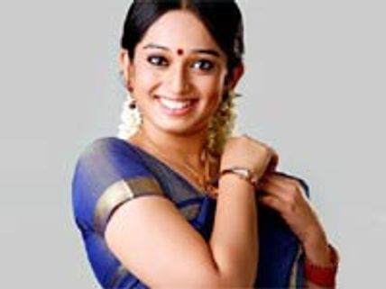 அம்பிகா கதை, வசனத்தில் நடிக்கும் 'மிஸ் கேரளாவின்' தம்பி!