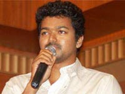 எம்ஜிஆர் பிறந்தநாளில்  மாநாடு-புதுக் கட்சி: விஜய்யின் விறுவிறு அரசியல் மூவ்!!