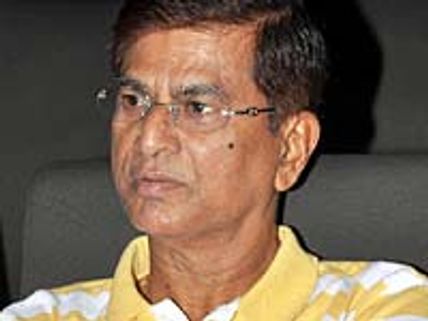 விஜய் வருவார்.... ஆனால் வரமாட்டார்!-  எஸ் ஏ சந்திரசேகரனின் 'அரசியல்'!