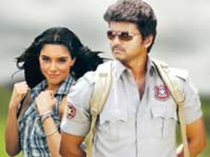 காவலன்: திட்டமிட்டது 400 தியேட்டர்கள்... கிடைத்ததோ 70 தியேட்டர்கள்தான்!!