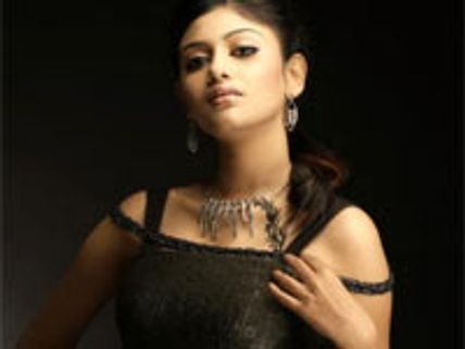 மன்மதன் அம்பு மனசை நோகடித்துவிட்டது-ஓவியா