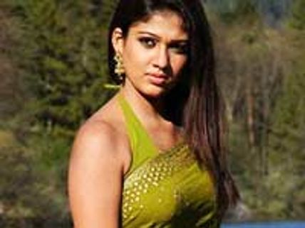 நயன்தாராவுக்கு ஏசியாநெட் விருது... விஜய் வழங்கினார்!