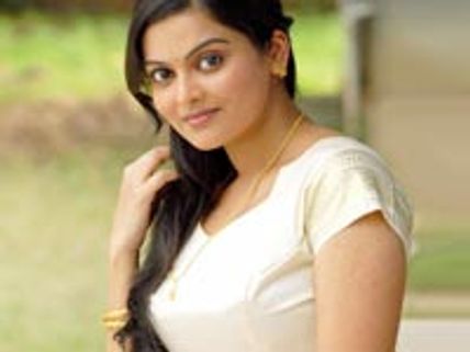 படப்பிடிப்பில் மயங்கி விழுந்த நடிகை!