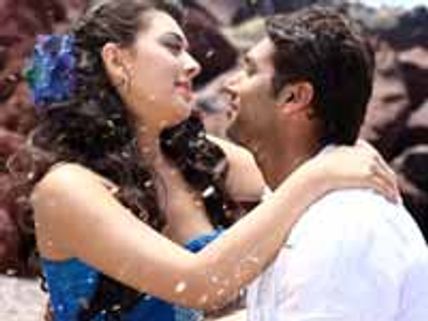 காதலர் தினத்திற்கு 2 படம்