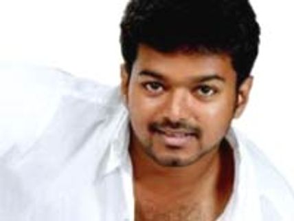 ஷங்கர் - விஜய் இணையும் 3 இடியட்ஸின் பெயர் நண்பன்!