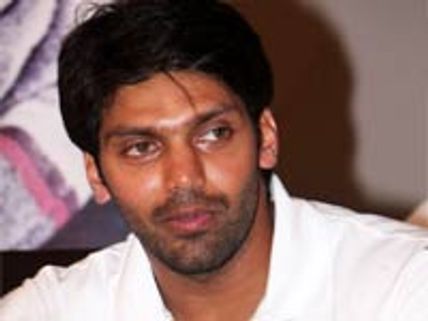 உருமி?  மறுக்கும் ஆர்யா! 