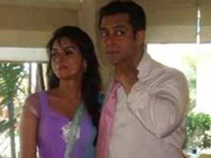 படுக்கையறைக் காட்சியில் அசின் - சல்மான்!