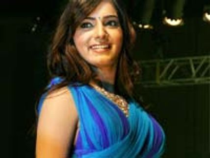 தமிழ் - இந்தி நடிகர்கள் பங்கேற்கும் நட்சத்திர கிரிக்கெட்! - நாளை  நடக்கிறது