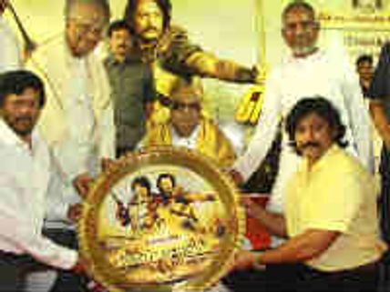 கலைத்துறையில் இந்தக் கருணாநிதி குடும்பம் இருக்கக் கூடாதா? - முதல்வர் வருத்தம்