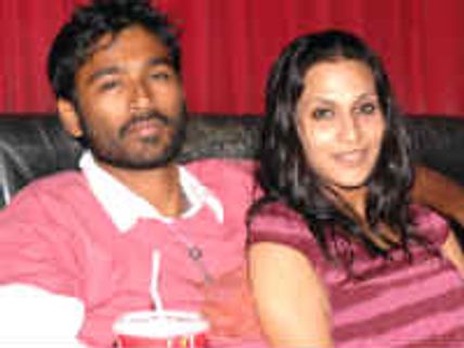 மொஹாலியில் தனுஷ் - ஐஸ்வர்யா!