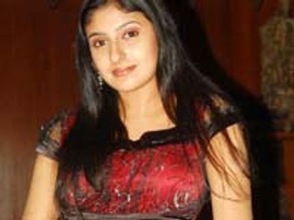 'அத்‌தை‌ பொ‌ண்‌ணு மா‌தி‌ரி‌...!' - மோ‌னி‌கா‌வின் 'ஜில்'  பே‌ட்‌டி‌