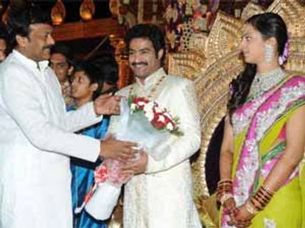 17000 பேர் பங்கேற்பு... விடிய விடிய நடந்த ஜூனியர் என்டிஆர் திருமணம்