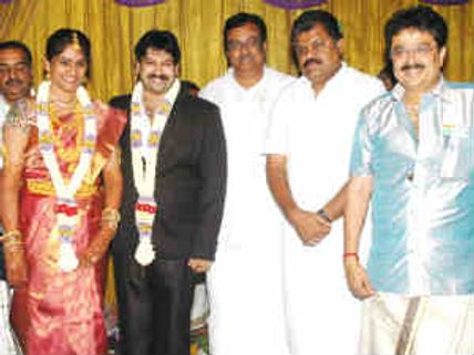 எஸ்வி சேகர் மகன் திருமண நிச்சயதார்த்தம்... ஜி கே வாசன் வாழ்த்து!!