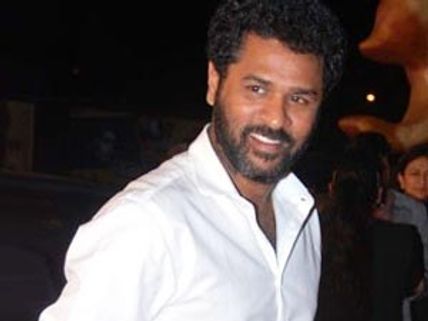 ஆழியாறு அணையை மாசுபடுத்தும் பிரபுதேவா குழு: பொதுமக்கள் அதிருப்தி 