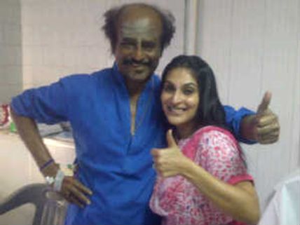 இசபெல் மருத்துவமனையில் ரஜினிகாந்த்: புகைப்படம் வெளியிட்டார் தனுஷ்