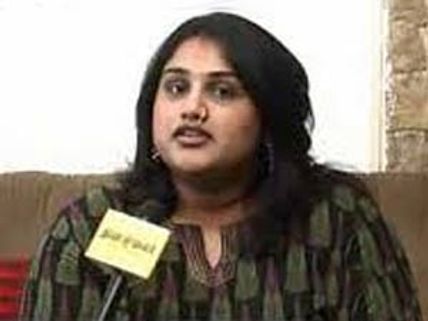 மகனுக்காக மாஜி கணவன் வீட்டு முன் சாகும்வரை வனிதா உண்ணாவிரதம்!