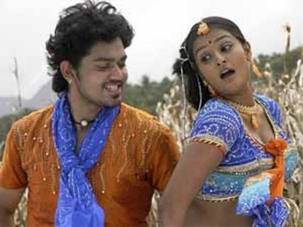 பி.வாசு மகன் நடிகர் சக்தி - ஷம்ருதி நிச்சயதார்த்தம்