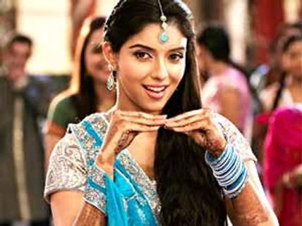 'எதுக்கு இந்த விளம்பரம்!' - அசினை ஒதுக்கும் பாலிவுட்