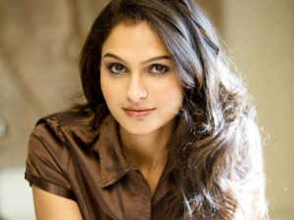 மேக்கப்மேன்களுடன் நடிகை ஆண்ட்ரியா மோதல்: படப்பிடிப்பு நிறுத்தம்