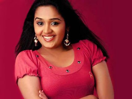 மலையாளப் படத்தில் நடிக்கும் 'சுப்பிரமணியபுரம்' சசிகுமார்- 5 நாயகிகள்