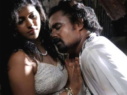 அஞ்சலி - அஸ்மிதா படுக்கையறைக் காட்சிகள்... தணிக்கைக் குழு பாராட்டு!!!