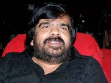 கோடிகளை நம்பியல்ல... தாடிகளை நம்பி எடுக்கும் படம்! - டி ராஜேந்தர்  