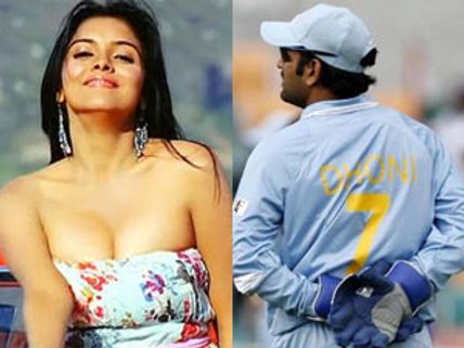 ஆசின் அன்பாக பழக கூடியவர், கூறுகிறார் டோணி