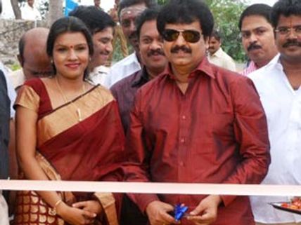 வீட்டுக்கொரு மரமா, ஆளுக்கொரு மரமா? -நடிகர் விவேக் சொல்லும் பசுமை கணக்கு 