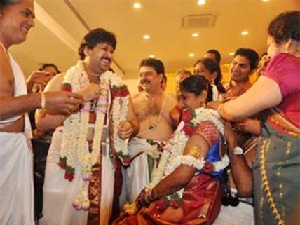 எஸ்வி சேகர் மகன் திருமணம்... திரையுலகினர் வாழ்த்து!