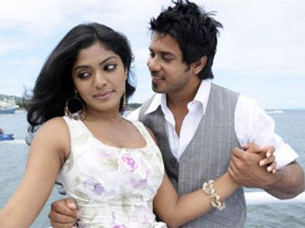 யுவன் யுவதி - சினிமா விமர்சனம்