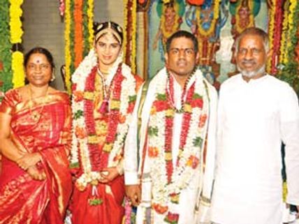 யுவன் சங்கர் ராஜா - ஷில்பா காதல் திருமணம்... இளையராஜா முன்னிலையில் திருப்பதியில் நடந்தது!  