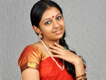 இந்தியாவின் மிக உயரமான ஜோக் நீர்வீழ்ச்சியில் 'கும்கி'!