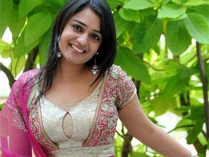 இப்படி அசிங்கப்படுத்திட்டாங்களே... யார் என்னைக் கல்யாணம் பண்ணிப்பா? - நிகிதா